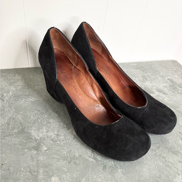 Gentle Souls by Kenneth Cole black suede leather rounded toe wedge size 10 - Picture 2 of 7